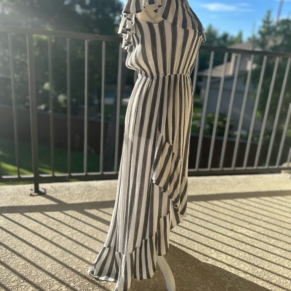 Women's Eesome Grey and White Asymmetrical Wrap Sundress - Picture 2 of 4